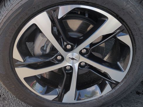 Used 2024 Chevrolet Trax RS FWD image 13