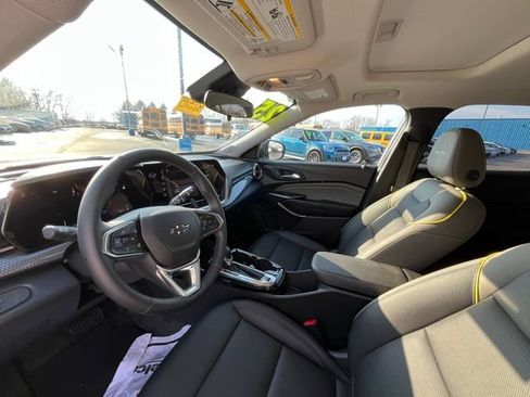 Used 2025 Chevrolet Trax ACTIV w/ Sunroof Package image 13