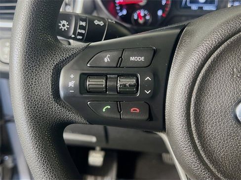 Used 2017 Kia Sorento LX image 16