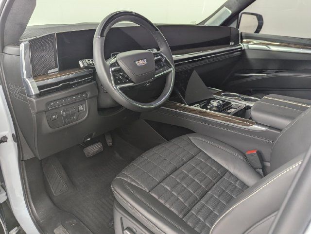 Used 2026 Cadillac Escalade Platinum Sport w/ LPO, ONYX Package AWD/4WD image 11