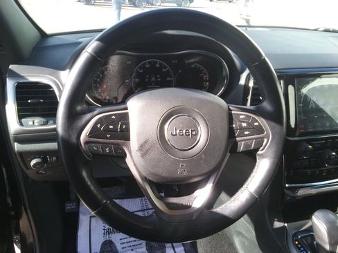 Used 2019 Jeep Grand Cherokee Altitude image 15