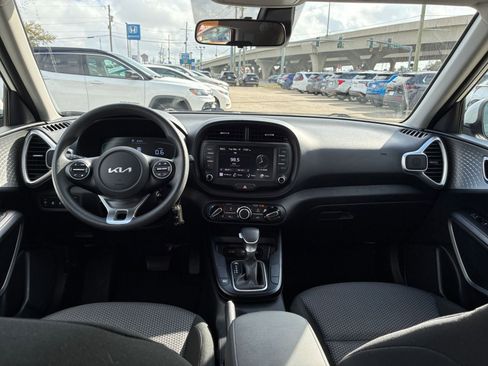 Used 2025 Kia Soul LX w/ LX Technology Package FWD image 26