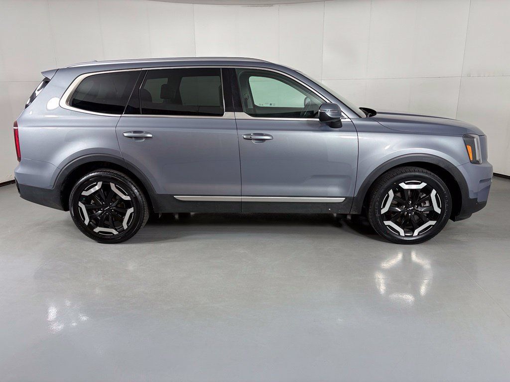 Used 2025 Kia Telluride S FWD image 9