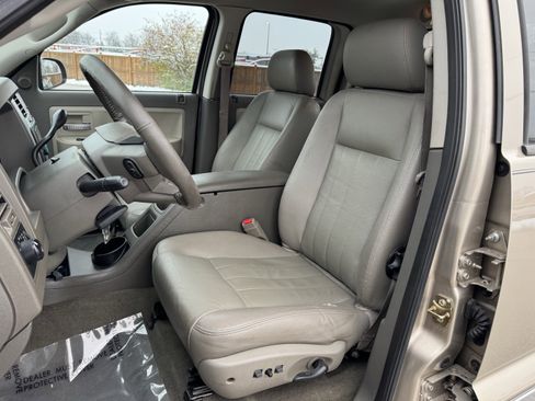 Used 2005 Dodge Dakota Laramie image 23