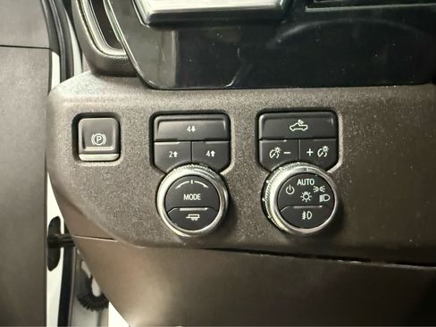 Used 2024 GMC Sierra 3500 SLE w/ SLE Value Package AWD/4WD image 25