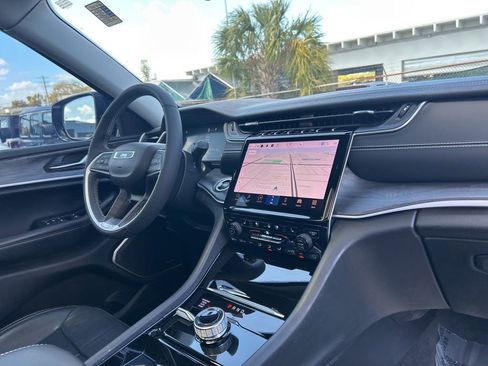 Used 2023 Jeep Grand Cherokee Limited w/ Luxury Tech Group II image 26