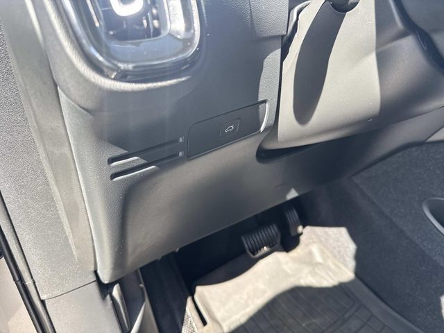 Used 2023 Volvo XC40 B5 Ultimate w/ Protection Package Premier AWD/4WD image 29