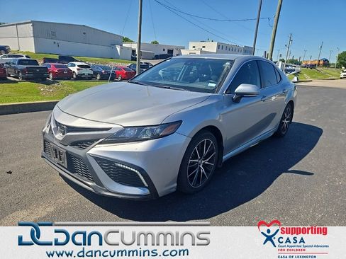 Used 2024 Toyota Camry SE FWD image 1