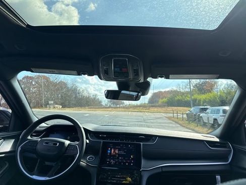 New 2025 Jeep Grand Cherokee Altitude image 13