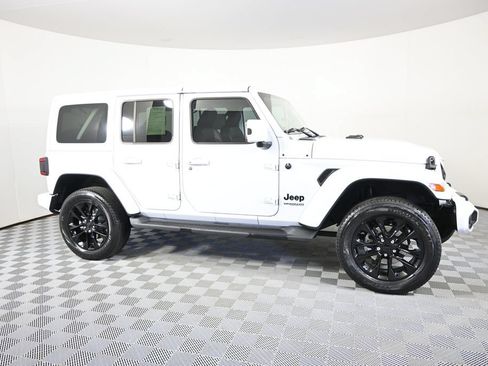 Used 2021 Jeep Wrangler Unlimited Sahara AWD/4WD image 8