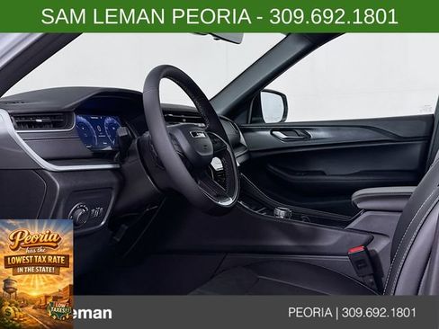 New 2025 Jeep Grand Cherokee Altitude image 9