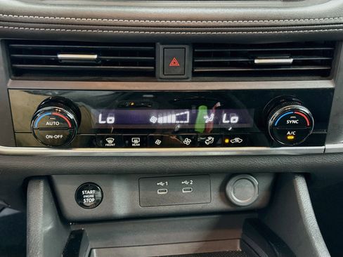 Used 2025 Nissan Rogue SV FWD image 23