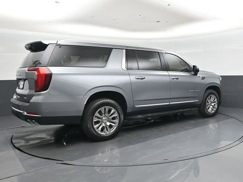 Used 2025 GMC Yukon XL Denali AWD/4WD image 3
