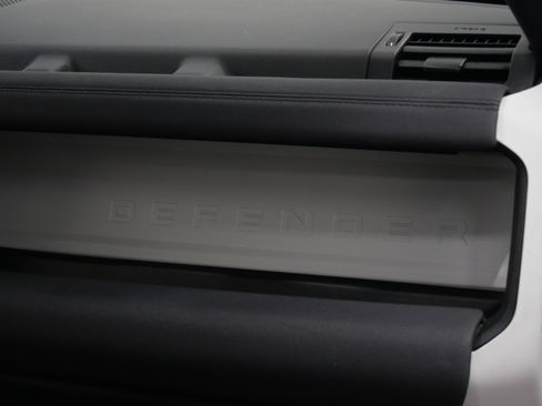 Used 2020 Land Rover Defender 110 First Edition image 27