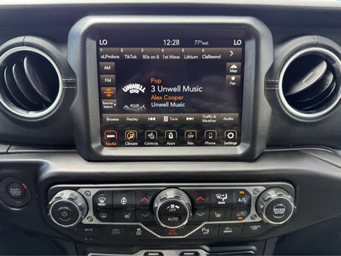 Used 2022 Jeep Wrangler Unlimited Sahara w/ Cold Weather Group image 19