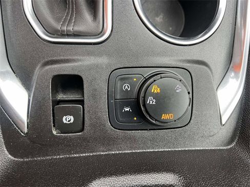 Used 2023 Chevrolet Traverse LT image 33