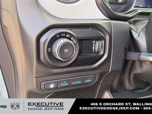 Used 2024 Jeep Wrangler Unlimited AWD/4WD image 12