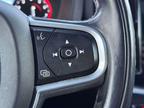 Used 2020 Volvo XC60 T5 Momentum w/ Protection Package Premier image 23