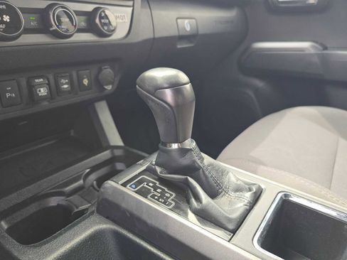 Used 2018 Toyota Tacoma TRD Sport w/ Technology Package AWD/4WD image 30
