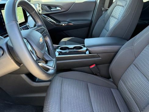 Used 2025 Chevrolet Equinox LT image 12