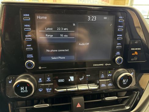 Used 2021 Toyota Highlander XLE image 40