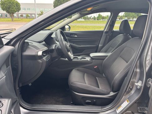 Used 2025 Nissan Altima 2.5 SV FWD image 27