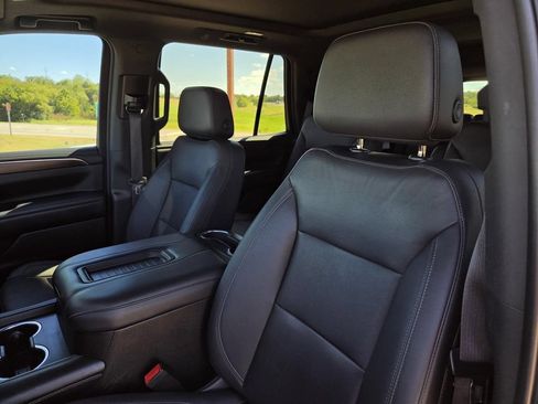 Used 2022 Chevrolet Tahoe Z71 w/ Luxury Package AWD/4WD image 28
