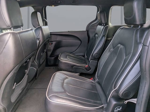 Used 2025 Chrysler Pacifica Limited FWD image 14