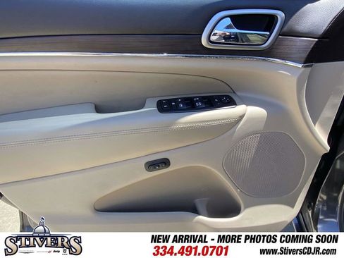 Used 2017 Jeep Grand Cherokee Overland w/ Jeep Active Safety Group AWD/4WD image 49