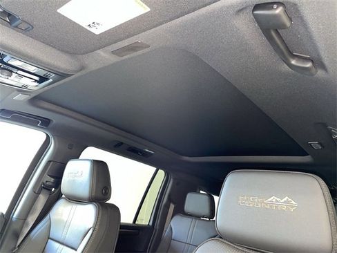 New 2026 Chevrolet Suburban High Country image 28