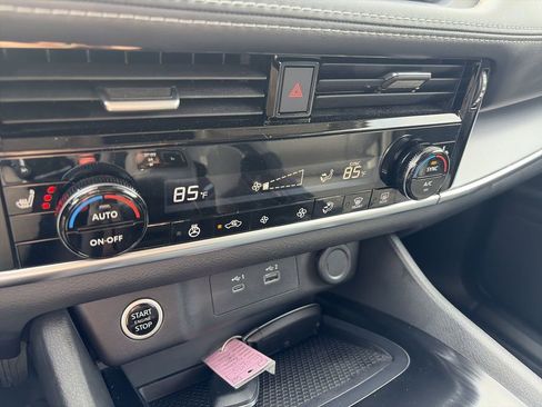 Used 2023 Nissan Rogue SV w/ SV Premium Package image 18