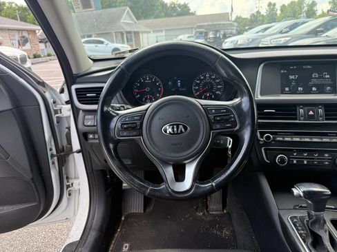 Used 2018 Kia Optima S w/ Panoramic Sunroof Package FWD image 8