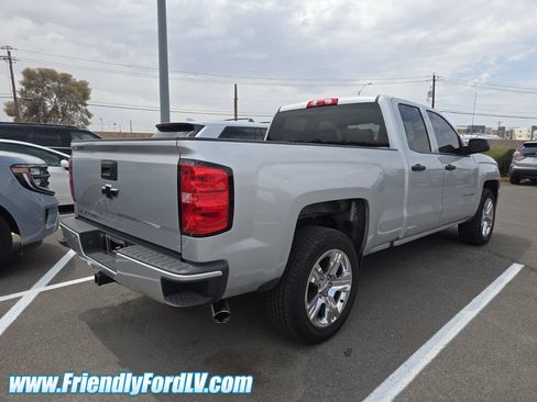 Used 2018 Chevrolet Silverado 1500 Custom w/ Custom Value Package RWD image 4
