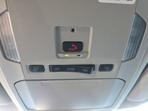 Used 2024 Toyota Highlander LE image 24