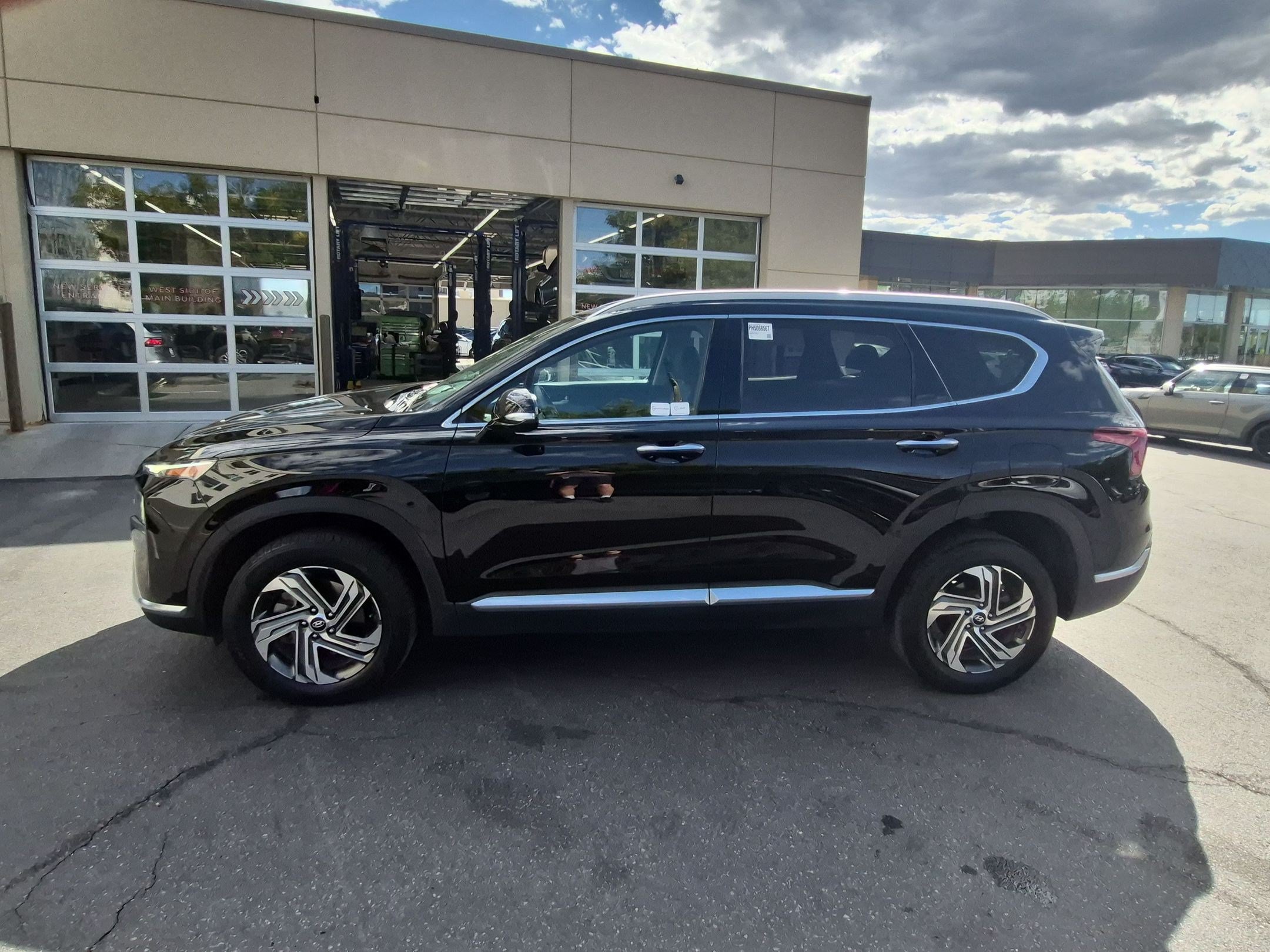Certified 2023 Hyundai Santa Fe SEL w/ Premium Package AWD/4WD image 9