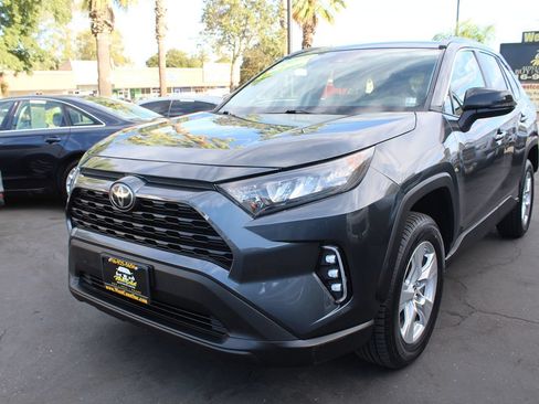 Used 2019 Toyota RAV4 LE w/ Carpet Mat Package FWD image 4