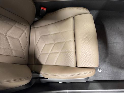 New 2026 BMW 530i xDrive w/ Premium Package image 18