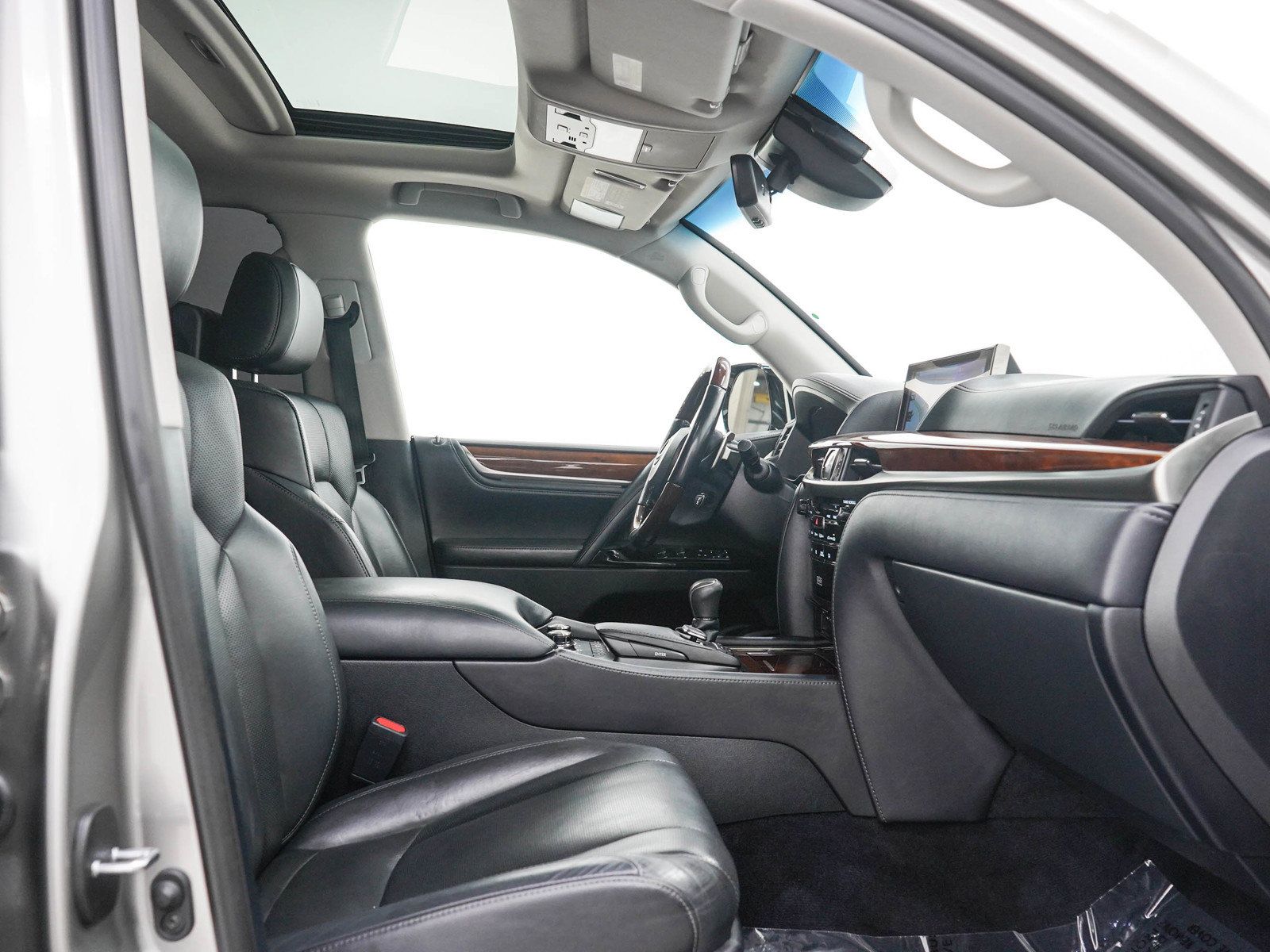 Used 2018 Lexus LX 570 4WD w/ Luxury Package image 14