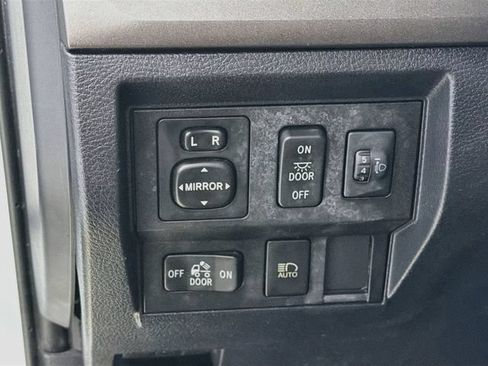 Used 2018 Toyota Tundra SR5 w/ SR5 Upgrade Package AWD/4WD image 12