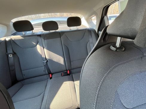 Used 2025 Kia K4 LXS image 33