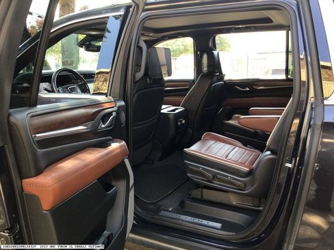 Used 2023 GMC Yukon XL Denali Ultimate AWD/4WD image 9