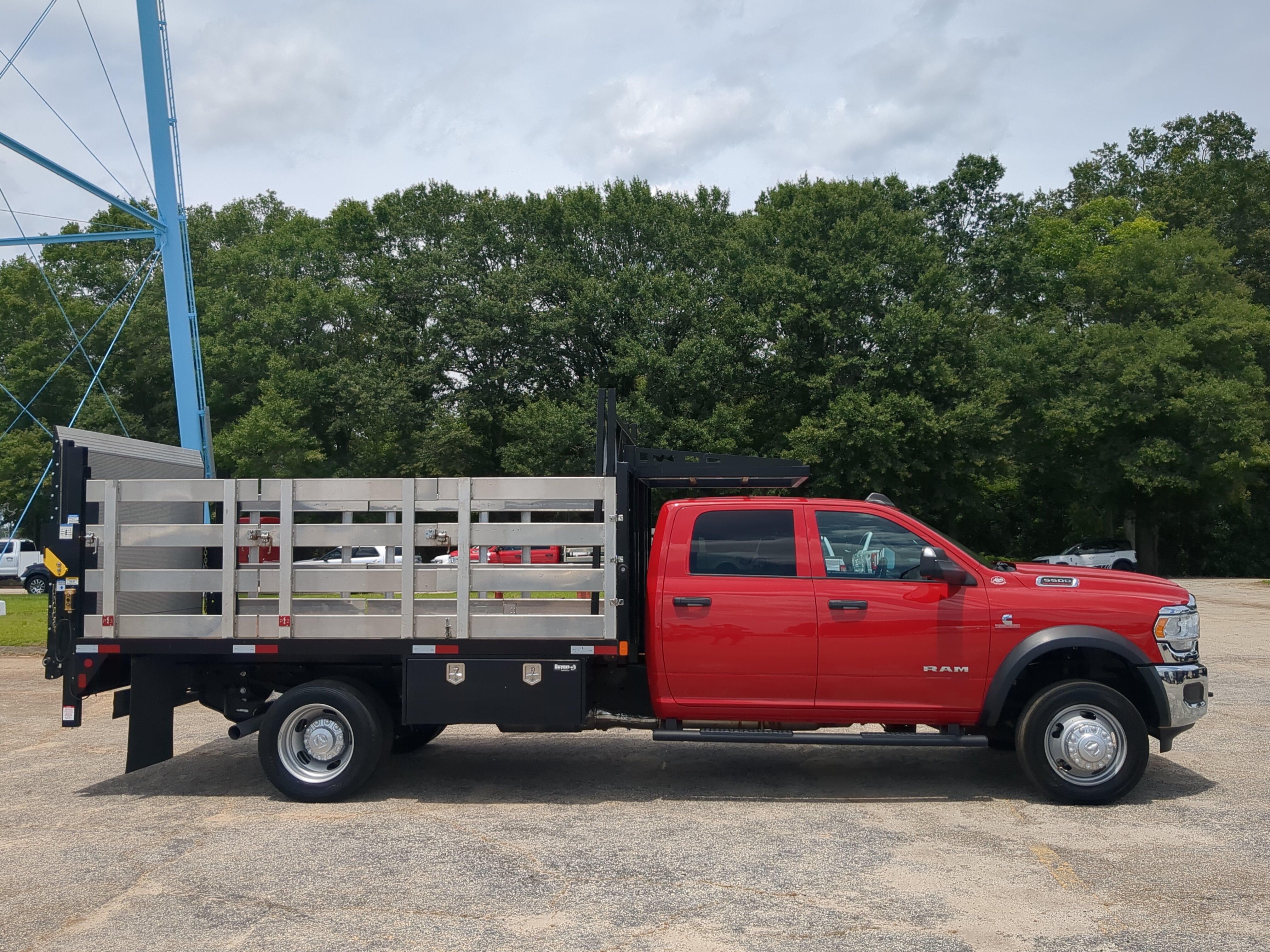 Used 2022 RAM 5500 Tradesman w/ Chrome Appearance Group RWD image 2