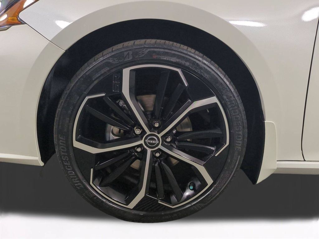 Used 2024 Nissan Altima 2.5 SR FWD image 11