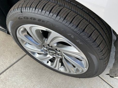 Certified 2024 Lincoln Navigator Reserve AWD/4WD image 11