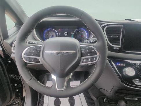 New 2026 Chrysler Voyager LX image 13