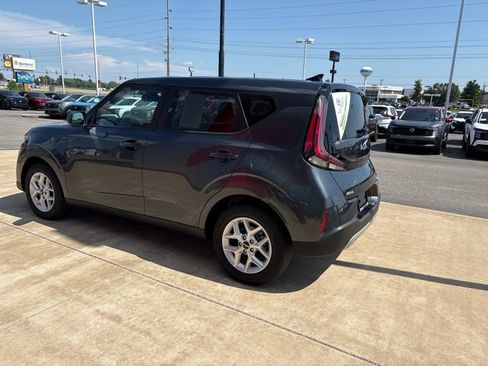 Used 2025 Kia Soul LX FWD image 3