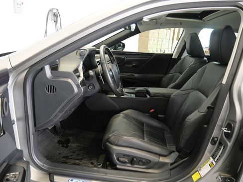 Used 2020 Lexus ES 300h w/ Accessory Package 2 image 14