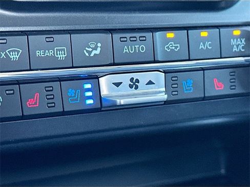 Used 2025 Ford F250 Lariat w/ Lariat Ultimate Package image 21