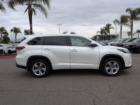 Used 2019 Toyota Highlander Limited image 11
