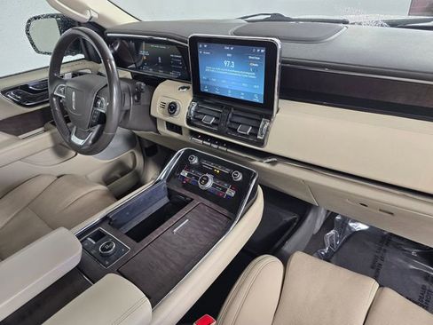 Used 2020 Lincoln Navigator Reserve w/ Luxury Package image 11
